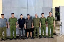 Mang 'hàng' đi giải quyết mâu thuẫn tình cảm, Lâm Văn Quốc (SN 2005) và Nguyễn Văn Phúc (SN 2004) bị bắt