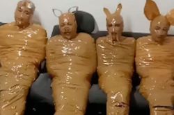 Sự thật ph&iacute;a sau clip 'quấn băng keo khống chế 4 t&ecirc;n trộm' g&acirc;y b&atilde;o mạng x&atilde; hội