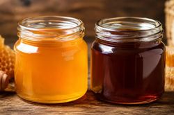 Mật ong vàng hay mật ong nâu tốt và ngon hơn?