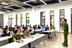 Tuy&ecirc;n truyền ph&ograve;ng, chống ma t&uacute;y cho h&agrave;ng trăm sinh vi&ecirc;n Đại học Quốc tế Miền Đ&ocirc;ng