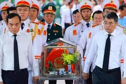 Lễ d&acirc;ng hương v&agrave; triển khai t&igrave;m kiếm, quy tập h&agrave;i cốt liệt sĩ tại c&ocirc;ng vi&ecirc;n L&ecirc; Thị Ri&ecirc;ng