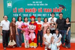 Phía sau mỗi tấm bằng tốt nghiệp là cả một hành trình yêu thương và hy sinh