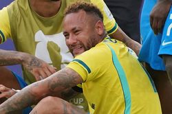 Neymar chia tay đội tuyển Brazil