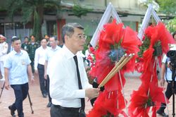 Thủ tướng dự Lễ triển khai t&igrave;m kiếm, quy tập h&agrave;i cốt liệt sĩ tại C&ocirc;ng vi&ecirc;n L&ecirc; Thị Ri&ecirc;ng
