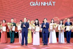 Ph&aacute;t huy sức mạnh của c&ocirc;ng t&aacute;c tuy&ecirc;n truyền miệng