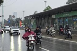 Hà Nội mưa dông về chiều tối và đêm