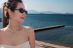 Huyền Lizzie 'Cách em 1 milimet' gợi cảm ở tuổi 37