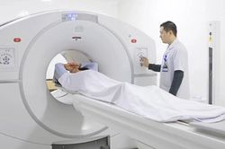 Đề xuất BHYT mở rộng chi trả chụp PET/CT, xét nghiệm chỉ điểm một số loại ung thư