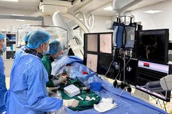 Cứ tưởng bị tiền đình, người phụ nữ suýt mất mạng vì 'quả bom nổ chậm' trong não