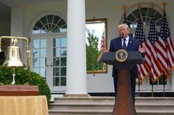 Nguyên nhân khiến ông Trump phải xây sân đỗ trực thăng bằng đá hoa cương tại Nhà Trắng