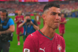 Ronaldo khóc nức nở