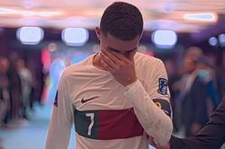 Khoảnh khắc 'bước đi trong nỗi đau' của Ronaldo được tái hiện