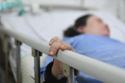 Đi khám vì đau đầu chóng mặt, bất ngờ phát hiện phình mạch máu não