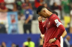 Ronaldo, hãy dừng lại khi còn là huyền thoại