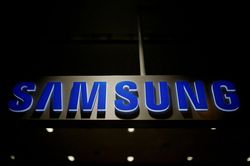 Dự báo lãi quý bằng 3 năm cộng lại, cổ phiếu Samsung vẫn lao dốc