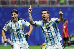 Argentina vào tứ kết World Cup sau màn ngược dòng điên rồ