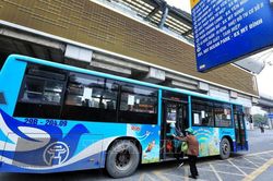 Phía sau những chuyến bus miễn phí