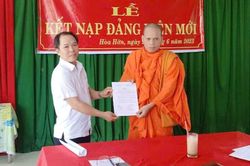 'Gieo hạt giống đỏ' vùng đồng bào Khmer xã Định Hòa