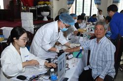 Lấy mẫu ADN thân nhân liệt sĩ Huỳnh Văn Quên