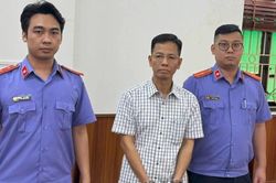 Khởi tố nguyên thẩm phán Tòa án nhân dân Thành phố Hà Nội