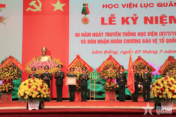 Đại tướng Phan Văn Giang dự Lễ kỷ niệm 80 năm Ngày truyền thống Học viện Lục quân và đón nhận Huân chương Bảo vệ Tổ quốc hạng Nhất