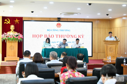 Chưa áp dụng giá điện sinh hoạt theo giờ cao điểm với hộ gia đình