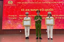 Công an phường Hải Châu trao Huy chương và Giấy khen cho cán bộ, chiến sĩ có thành tích xuất sắc