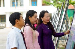 Hơn 100 tư liệu, hình ảnh kể chuyện áo dài học đường Huế