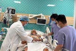 Nam thanh niên bị bó sắt 3 tấn văng trúng, tiên lượng sống chỉ còn 1%