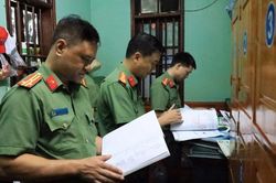 Lạng Sơn bắt 2 ph&oacute; chủ tịch x&atilde; tham &ocirc; tiền c&ocirc;ng đức
