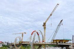 H&agrave; Nội: Cầu hơn 1.800 tỷ đồng qua s&ocirc;ng Đuống sắp 'c&aacute;n đ&iacute;ch' sau 3 năm thi c&ocirc;ng