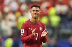 Giọt nước mắt lăn d&agrave;i ng&agrave;y Cristiano Ronaldo rời World Cup
