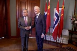 Na Uy n&ecirc;u kỳ vọng một quốc gia Đ&ocirc;ng &Aacute; g&oacute;p sức mở lối h&ograve;a đ&agrave;m Nga-Ukraine