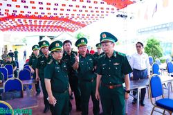 Thiếu tướng Ho&agrave;ng Hữu Chiến kiểm tra c&ocirc;ng t&aacute;c tổ chức Giao lưu hữu nghị Quốc ph&ograve;ng bi&ecirc;n giới Việt Nam - L&agrave;o lần thứ 3