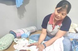 Bé trai sơ sinh bị bỏ trước nhà dân kèm lá thư nhờ nuôi dùm