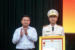 Phó Giám đốc Công an tỉnh Đắk Lắk được trao tặng Huân chương Chiến công
