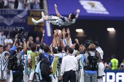 Argentina ngược dòng kỳ vỹ vào tứ kết