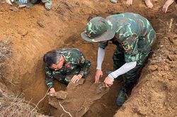 Trên những sườn đồi biên giới