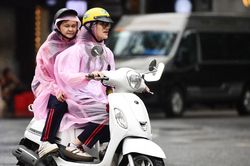 Dự báo thời tiết 7/7/2026: Miền Bắc vẫn mưa rải rác, Hà Nội tăng tiếp lên 35 độ