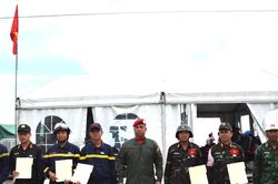 Venezuela tặng huy chương anh hùng cho đoàn cứu hộ, cứu nạn của Việt Nam