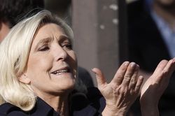 Pháp mở đường cho 'bà đầm thép cực hữu' Le Pen tranh cử tổng thống