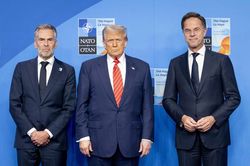 Ông Trump nói 'rất thất vọng' với NATO, từng có ý định không dự hội nghị