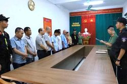 Phê chuẩn khởi tố 2 Phó Chủ tịch xã và 10 bị can liên quan vụ tham ô tiền công đức