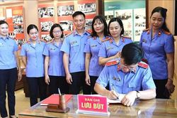 Sinh hoạt chuy&ecirc;n đề về th&acirc;n thế v&agrave; sự nghiệp đồng ch&iacute; Ho&agrave;ng Quốc Việt