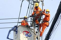 Bộ C&ocirc;ng Thương th&ocirc;ng tin về &aacute;p dụng gi&aacute; điện giờ cao điểm với người d&ugrave;ng điện sinh hoạt