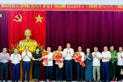 Ban Thường vụ Tỉnh ủy Nghệ An gặp mặt 11 c&aacute;n bộ nghỉ c&ocirc;ng t&aacute;c theo chế độ v&agrave; chuyển c&ocirc;ng t&aacute;c