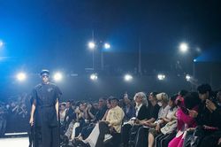 Nhà tạo mẫu Hàn Quốc 'tái sinh' di sản truyền thống trên sàn runway Việt Nam