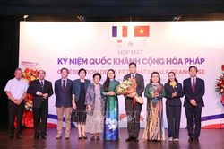 Giao lưu nhân dân tiếp tục vun đắp quan hệ Việt Nam - Pháp