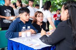 Gỡ n&uacute;t thắt cho thị trường lao động trong bối cảnh mới - B&agrave;i 1: Doanh nghiệp 'đỏ mắt' t&igrave;m... c&ocirc;ng nh&acirc;n