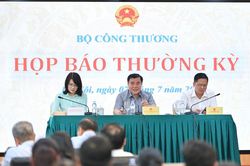 Bộ C&ocirc;ng Thương l&yacute; giải về mức nhập si&ecirc;u cao
